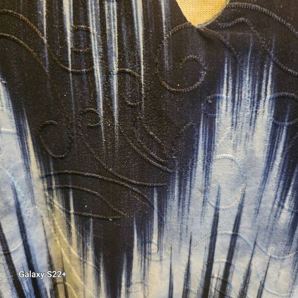 F58 Notations blue blouse with light embroidery pattern, longer at sides - Picture 9 of 10